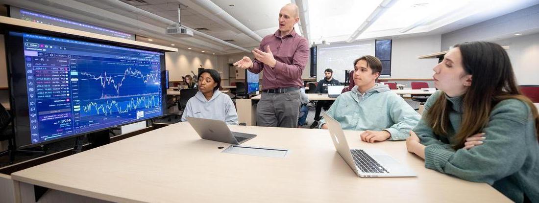 Students and professor at Hamline laboratory 